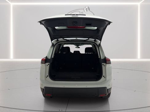 Used 2024 Nissan Rogue S AWD/4WD image 9