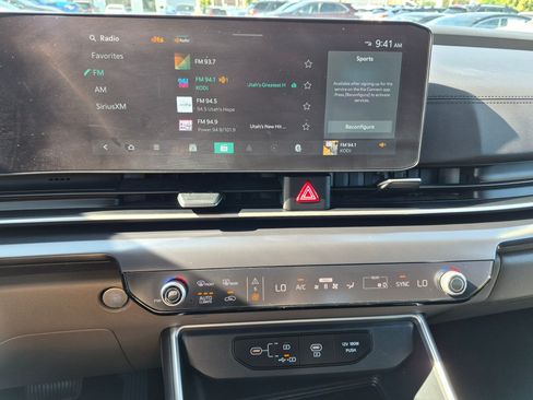 Used 2025 Kia Carnival FWD image 28