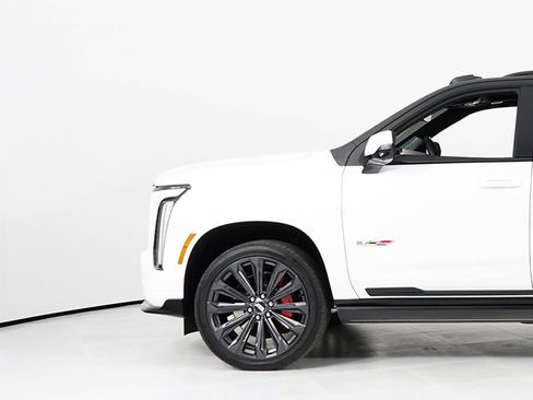 Used 2025 Cadillac Escalade V AWD/4WD image 12