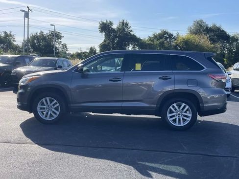 Used 2016 Toyota Highlander LE FWD image 4