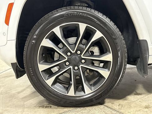 Used 2022 Jeep Grand Cherokee Overland AWD/4WD image 28