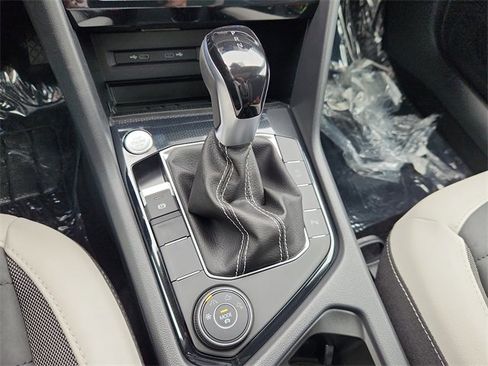 New 2025 Volkswagen Taos SE image 13