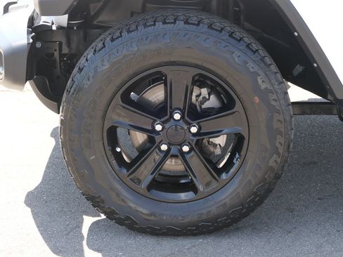 Used 2022 Jeep Wrangler Unlimited Sahara AWD/4WD image 10