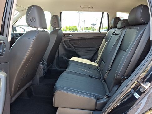 Used 2024 Volkswagen Tiguan SE AWD/4WD image 9