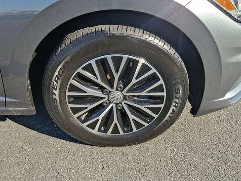 Used 2021 Volkswagen Jetta SE w/ SE Cold Weather Package image 8