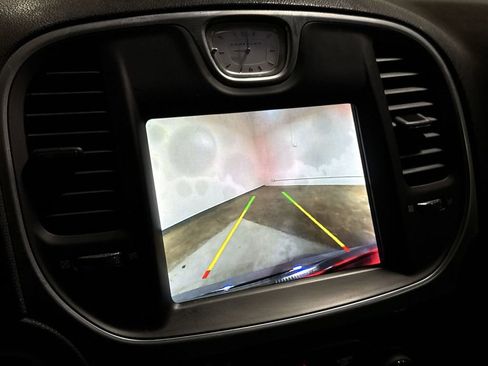 Used 2018 Chrysler 300 Touring L RWD image 15
