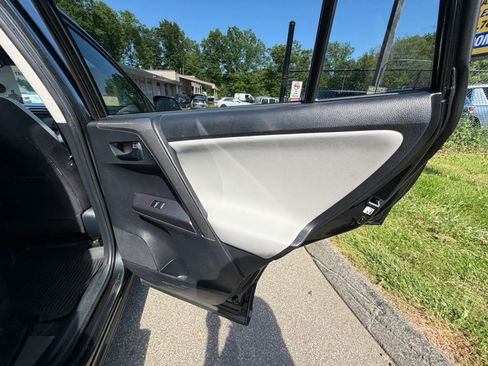 Used 2018 Toyota RAV4 XLE AWD/4WD image 17