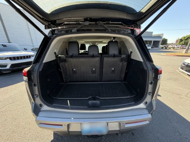 Used 2024 Nissan Pathfinder Platinum AWD/4WD image 7