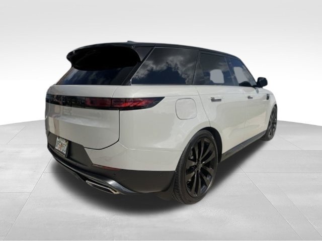 Used 2026 Land Rover Range Rover Sport SE AWD/4WD image 2