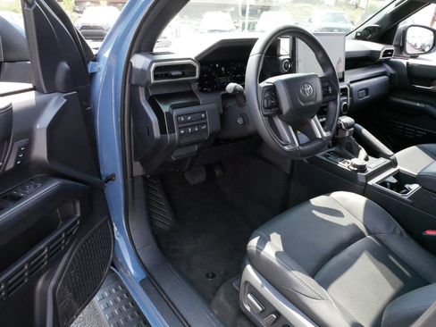 Used 2025 Toyota 4Runner Limited AWD/4WD image 5
