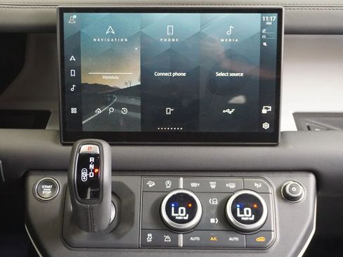 Used 2025 Land Rover Defender 110 S image 22