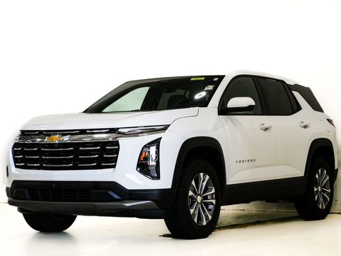 Used 2025 Chevrolet Equinox LT FWD image 3