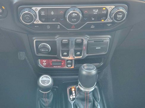 Used 2022 Jeep Wrangler Rubicon AWD/4WD image 18