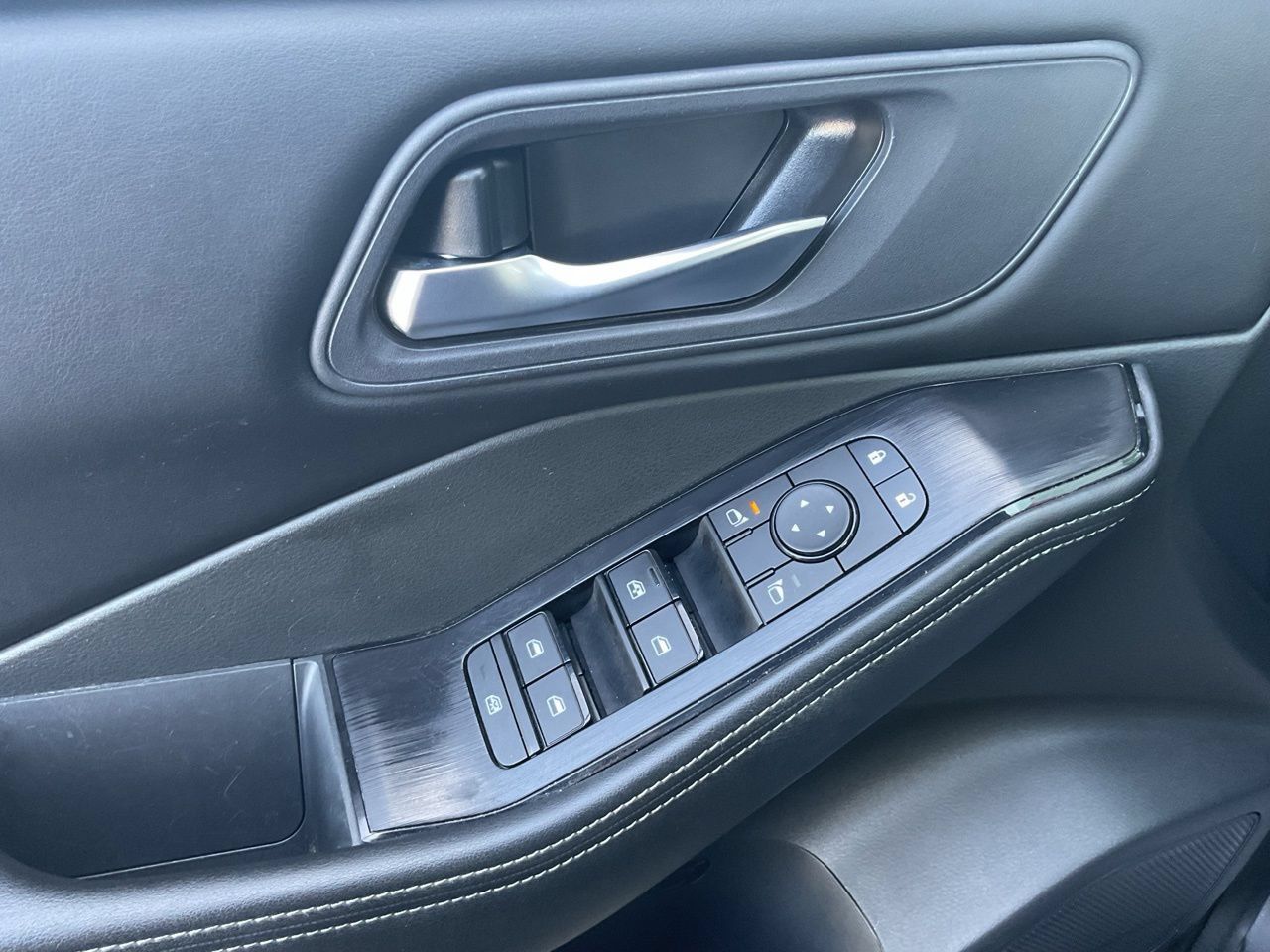Used 2025 Nissan Rogue SV FWD image 22