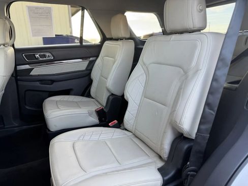Used 2018 Ford Explorer Platinum image 16