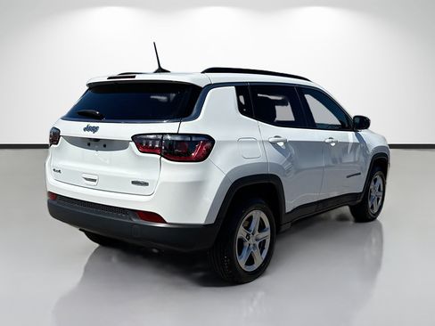 Used 2023 Jeep Compass Latitude AWD/4WD image 3