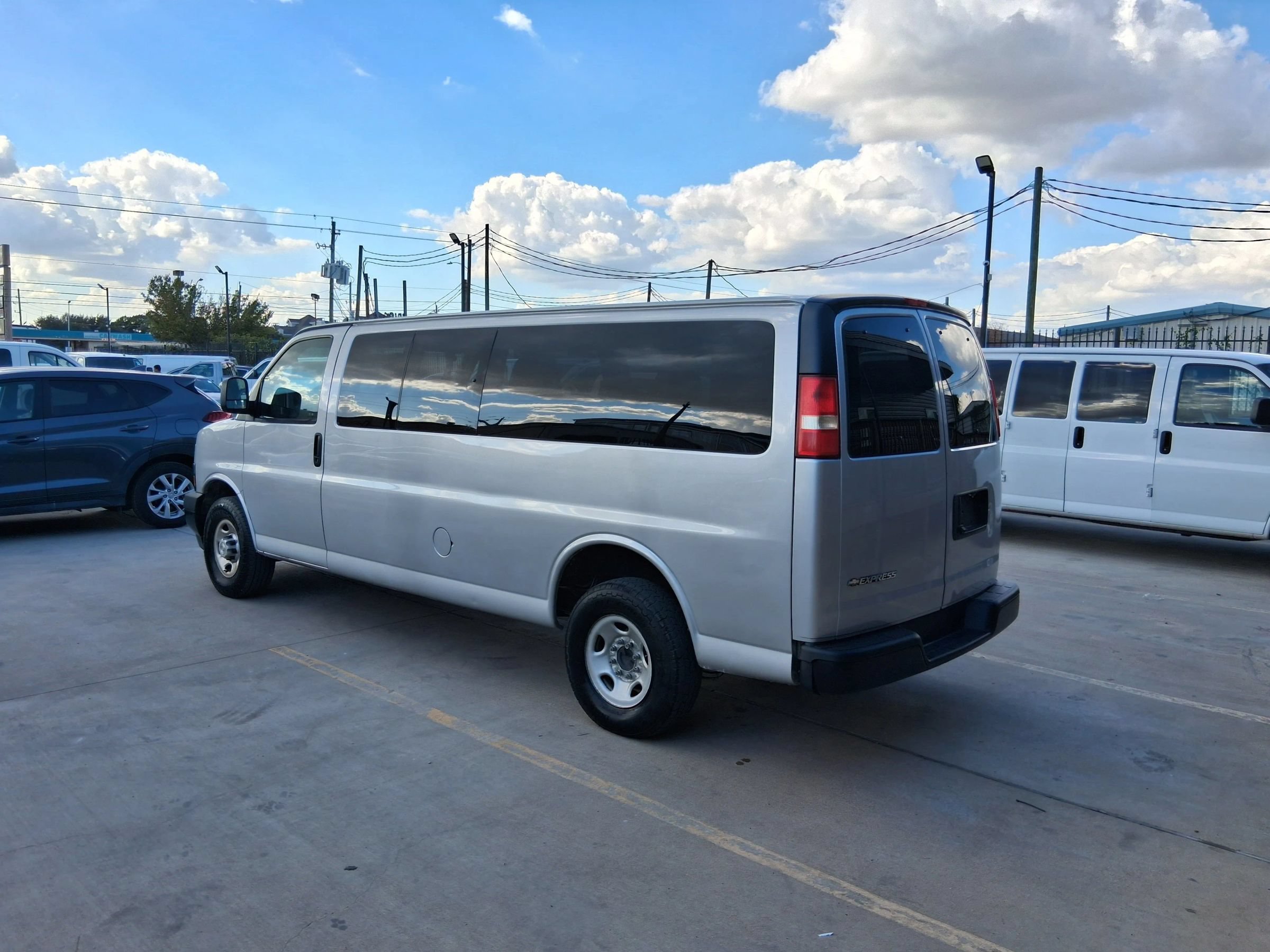 Used 2020 Chevrolet Express 3500 LS RWD image 4