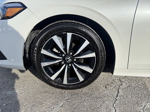 Used 2023 Honda Civic EX image 3