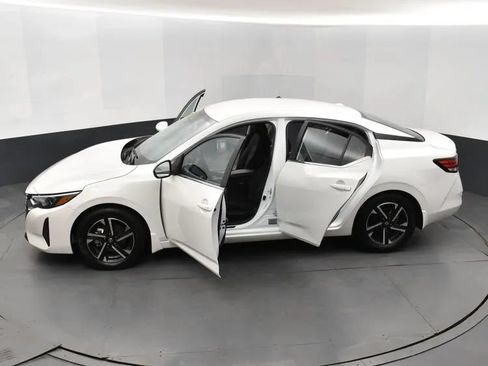 Used 2025 Nissan Sentra SV FWD image 7
