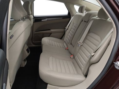 Used 2018 Ford Fusion SE w/ Fusion SE Technology Package image 18