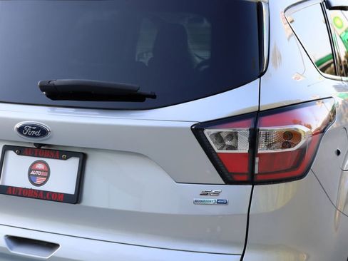 Used 2018 Ford Escape SE image 30
