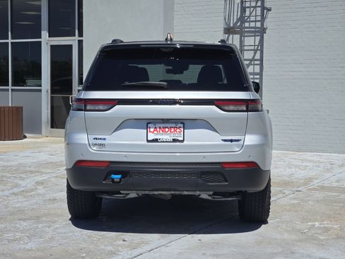 Used 2024 Jeep Grand Cherokee Trailhawk w/ Advanced Protech Group II AWD/4WD image 7