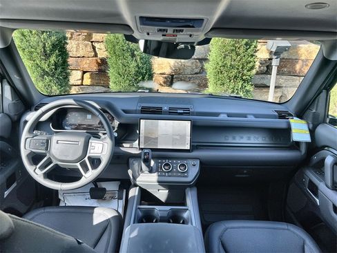 Used 2025 Land Rover Defender 110 S image 12