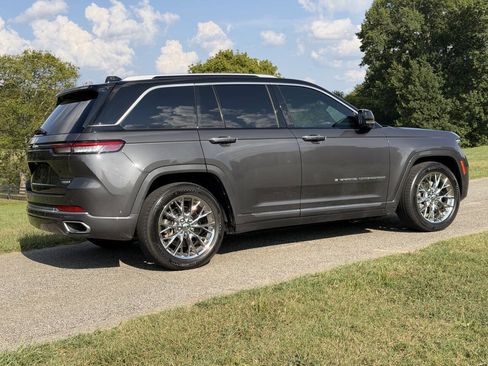Used 2022 Jeep Grand Cherokee Summit w/ Luxury Tech Group V AWD/4WD image 5