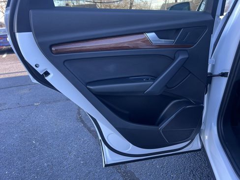 Used 2023 Audi Q5 2.0T Premium w/ Convenience Package image 24