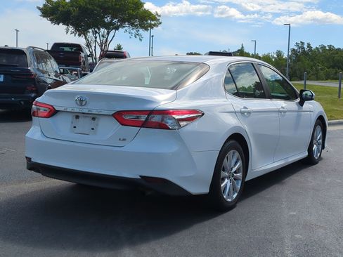 Used 2018 Toyota Camry LE image 10