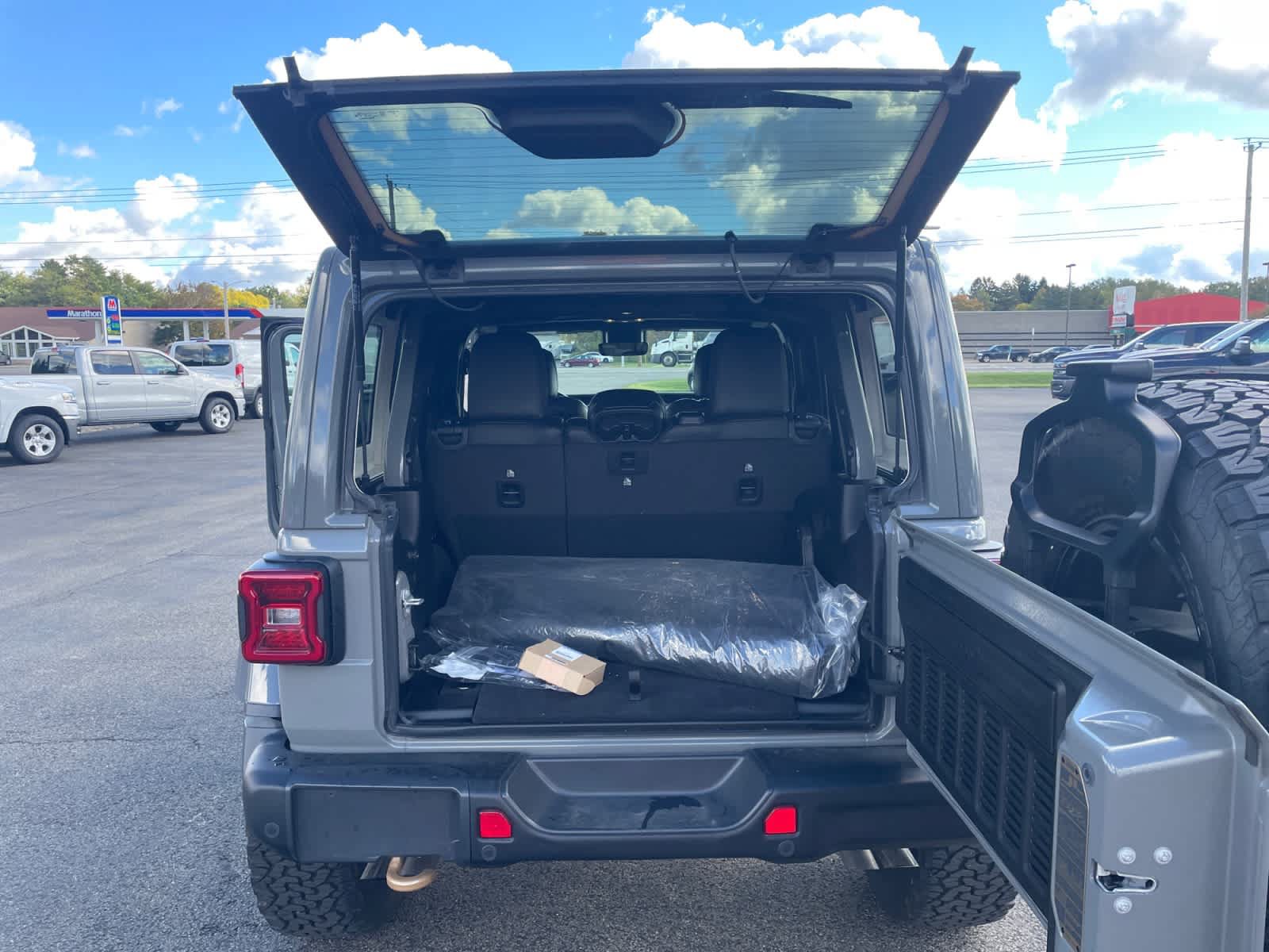 Used 2023 Jeep Wrangler Unlimited Rubicon 392 w/ Xtreme Recon 35" Tire Package AWD/4WD image 23