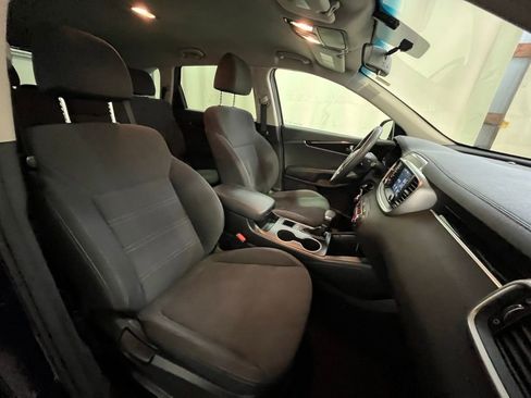 Used 2019 Kia Sorento LX image 12