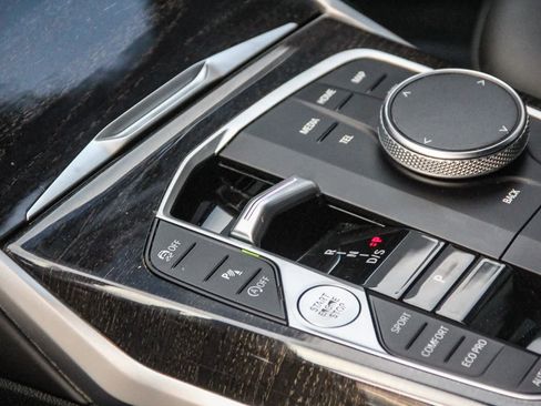 Used 2023 BMW 330i Sedan w/ Premium Package image 21