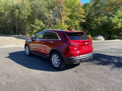 Used 2021 Cadillac XT4 Luxury w/ Cold Weather Package image 8