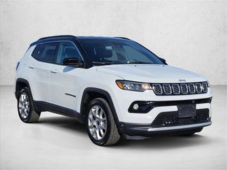 Used 2025 Jeep Compass Limited video 3