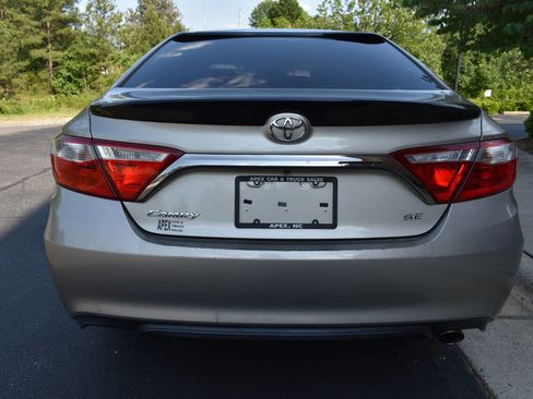 Used 2015 Toyota Camry SE FWD image 6