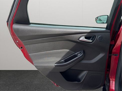 Used 2015 Ford Focus Titanium FWD image 33