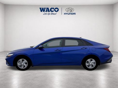 Used 2026 Hyundai Elantra SE w/ Cargo Package FWD image 5