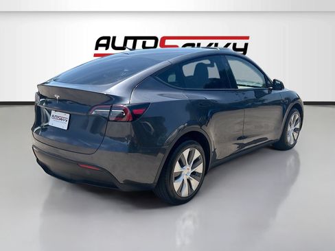 Used 2024 Tesla Model Y Long Range AWD/4WD image 7