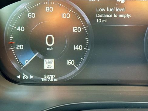 Used 2021 Volvo XC60 T5 Momentum image 13