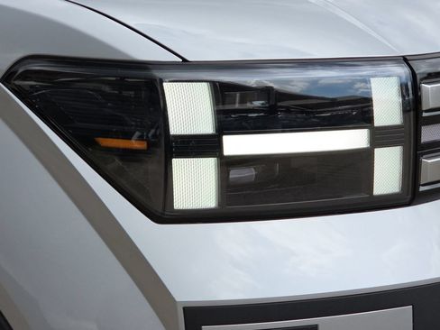Used 2026 Hyundai Santa Fe SEL FWD image 4
