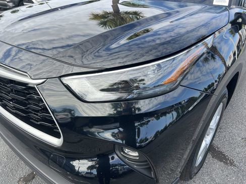 Used 2023 Toyota Highlander LE FWD image 6