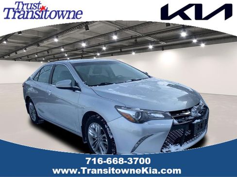 Used 2017 Toyota Camry SE image 1