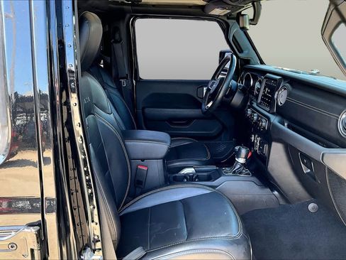 Used 2023 Jeep Wrangler Unlimited Sahara w/ Cold Weather Group AWD/4WD image 8
