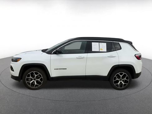 Used 2025 Jeep Compass Limited AWD/4WD image 8