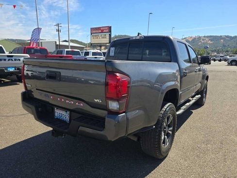 Used 2022 Toyota Tacoma SR AWD/4WD image 10