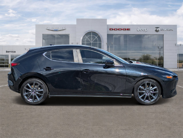 Used 2019 MAZDA MAZDA3 Hatchback w/ Preferred Package FWD image 2