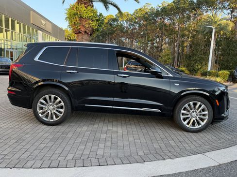 Used 2022 Cadillac XT6 Premium Luxury image 5