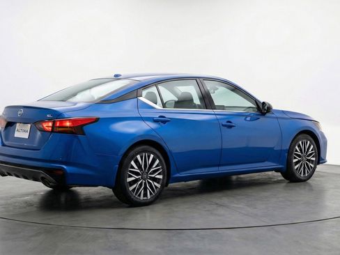 Used 2025 Nissan Altima 2.5 SV image 9