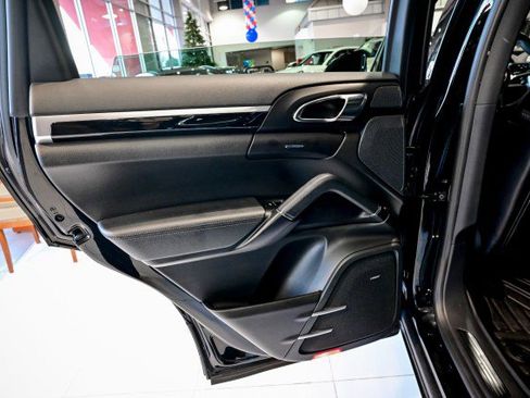 Used 2016 Porsche Cayenne image 20